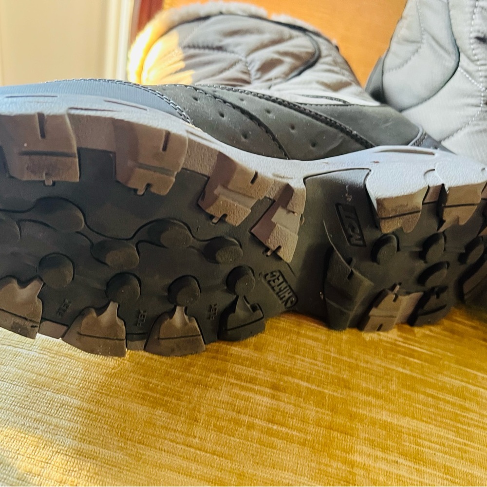 HiTec Booties - Picture 2 of 4